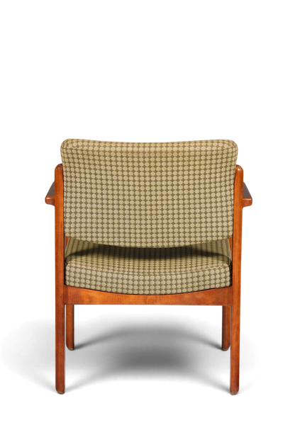 Hauptstadt Möblerei Mid Century Armlehnstuhl aus Holz mit gemustertem Stoffbezug in Vintage-Optik, Rückansicht