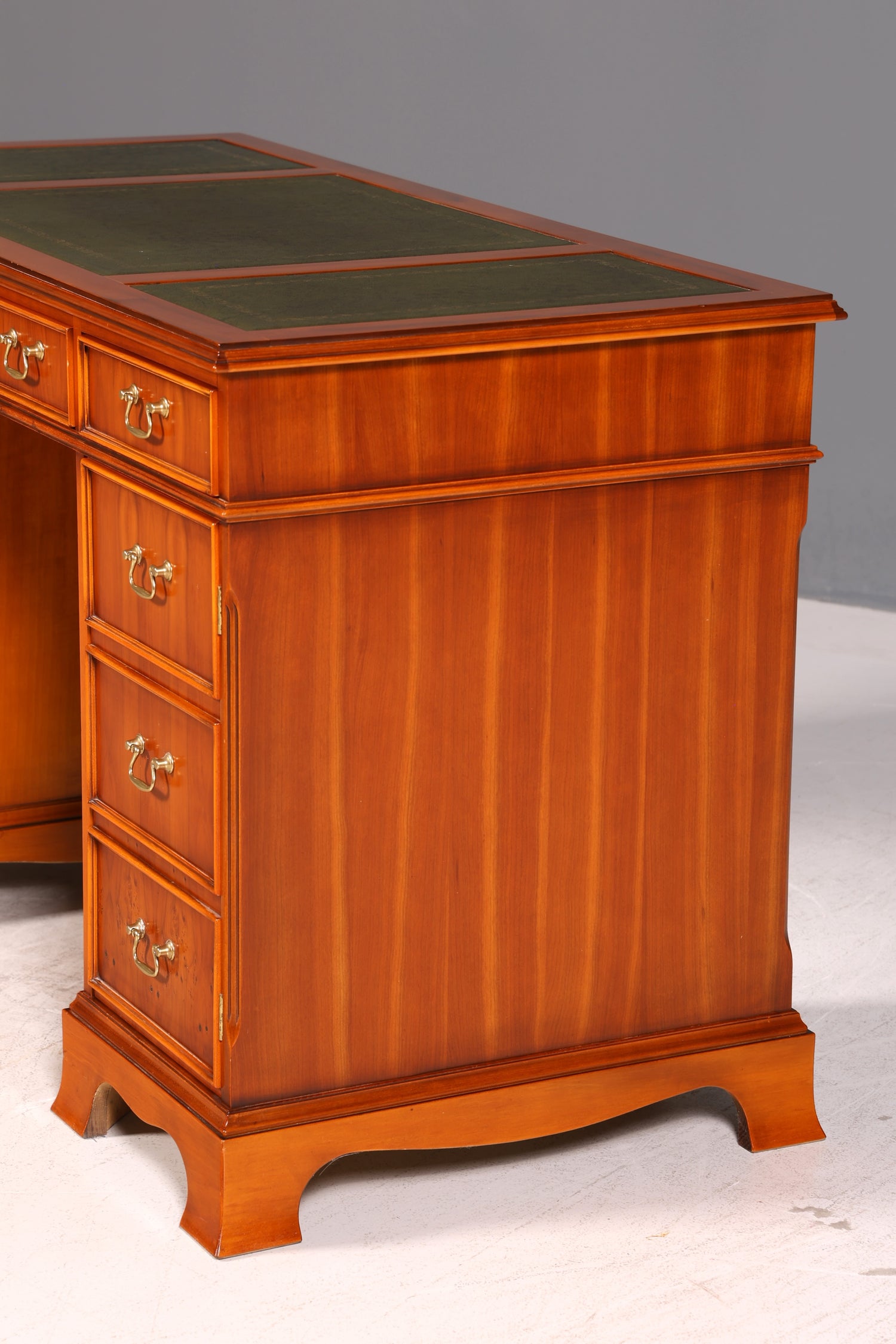 Wunderschöner Englischer Schreibtisch Eibe Echt Lederauflage Bürotisch Office Desk Chefschreibtisch
