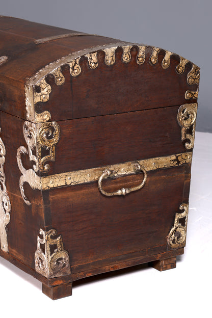 Magnificent original Baroque chest circa 1758, linen chest, solid oak wood, dowry chest, antique box