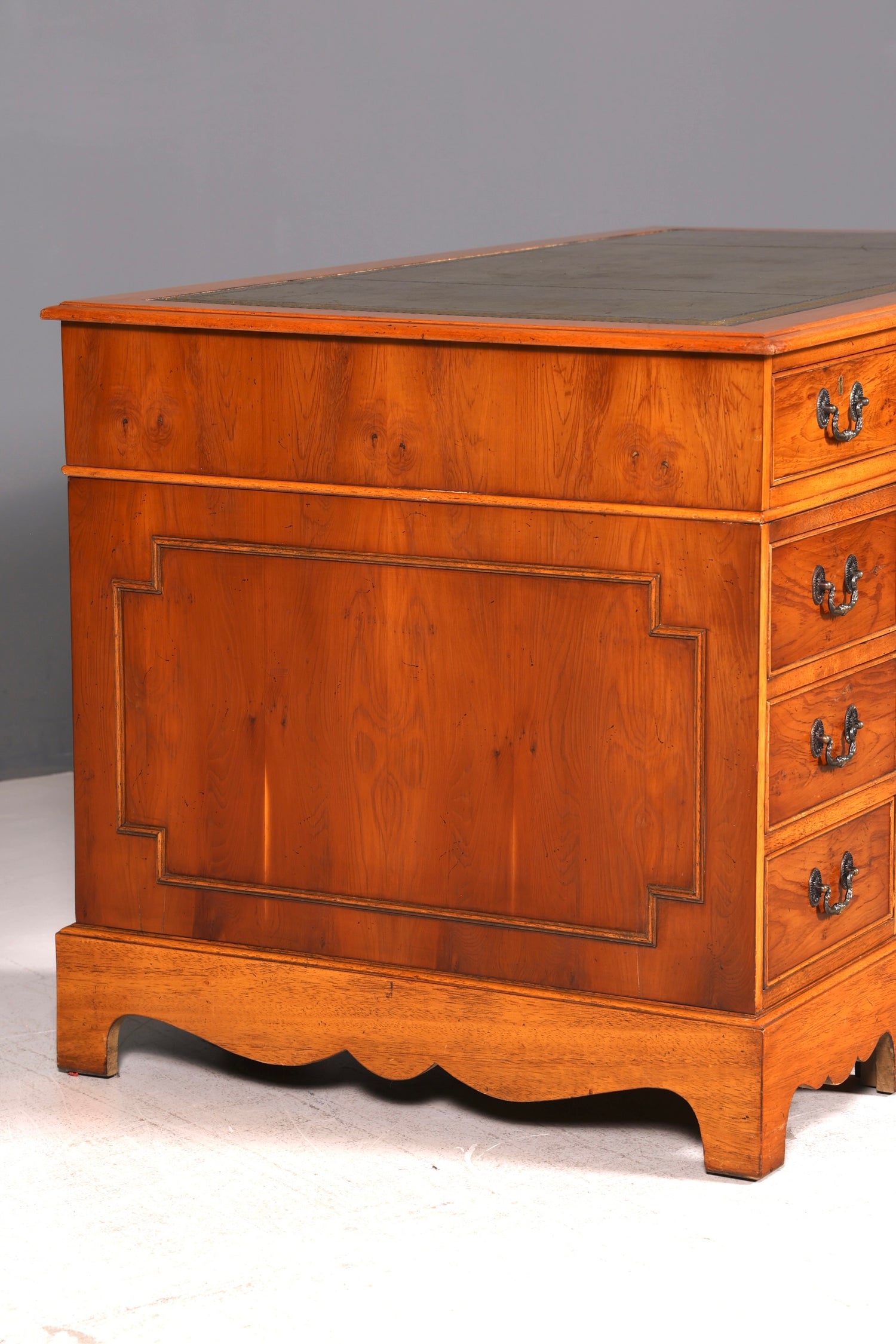Wunderschöner Englischer Schreibtisch Eibe Echt Lederauflage Antik Stil Bürotisch Desk Office Schreibtisch Vintage