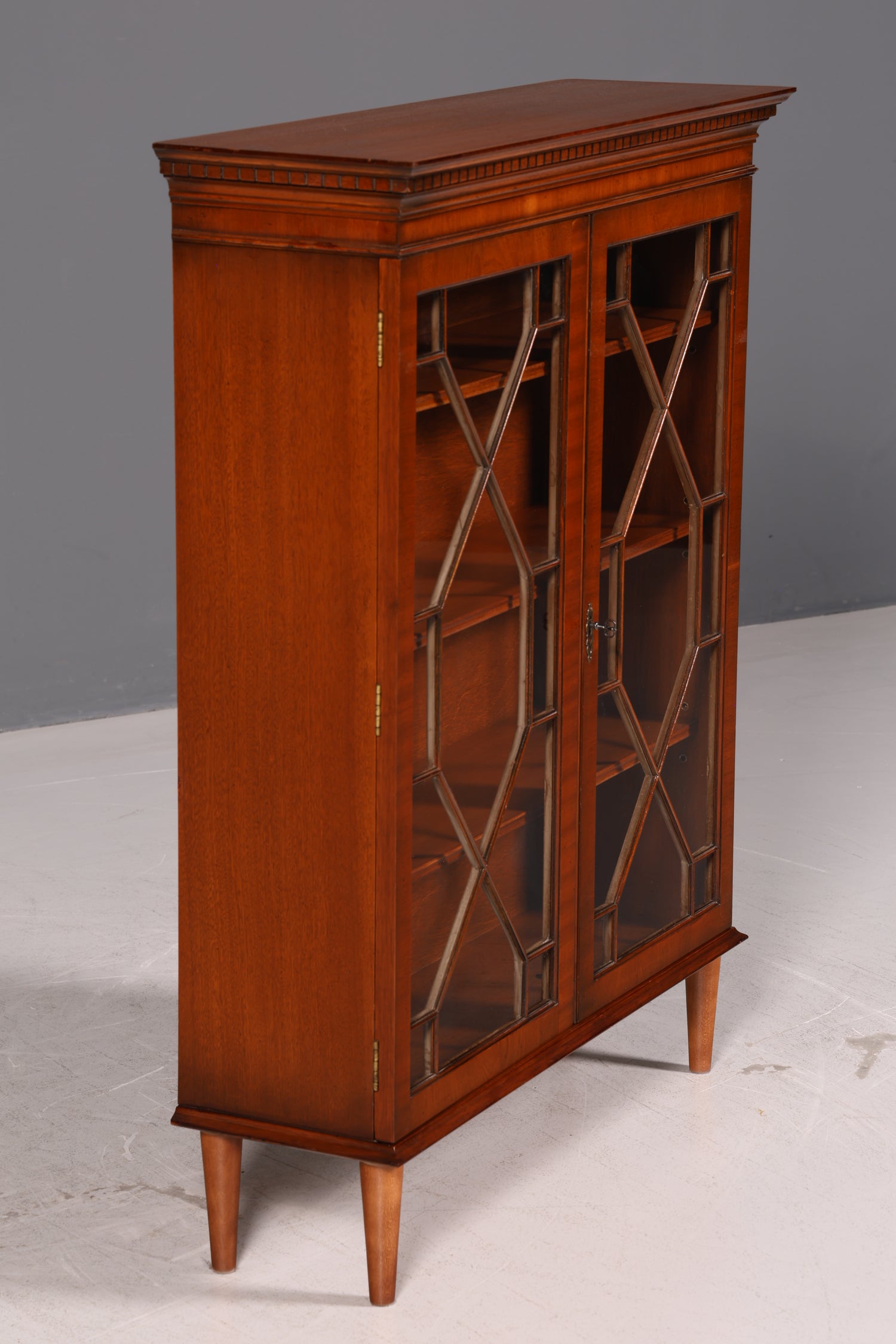 Traumhafte Englische Vitrine Mahagoni Bücherschrank Antik 60s Glasvitrine Vitrinenschrank Vintage