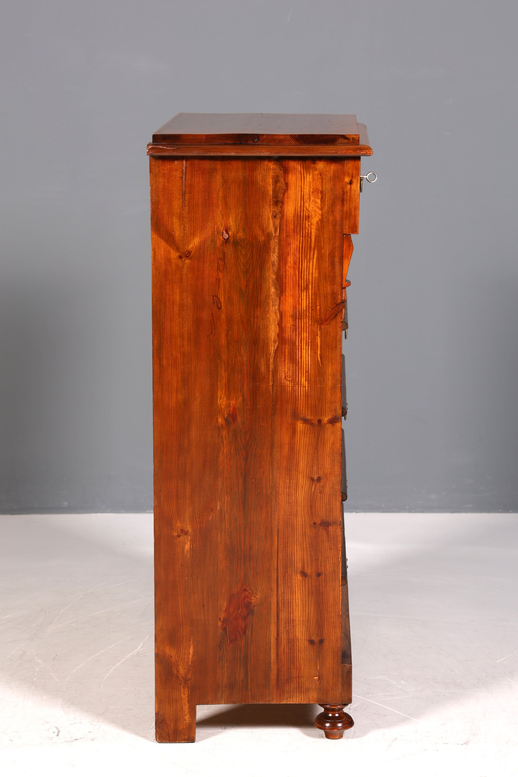 Stylish Gründerzeit chest of drawers circa 1890, Art Nouveau vertiko, antique chiffonier, linen chest