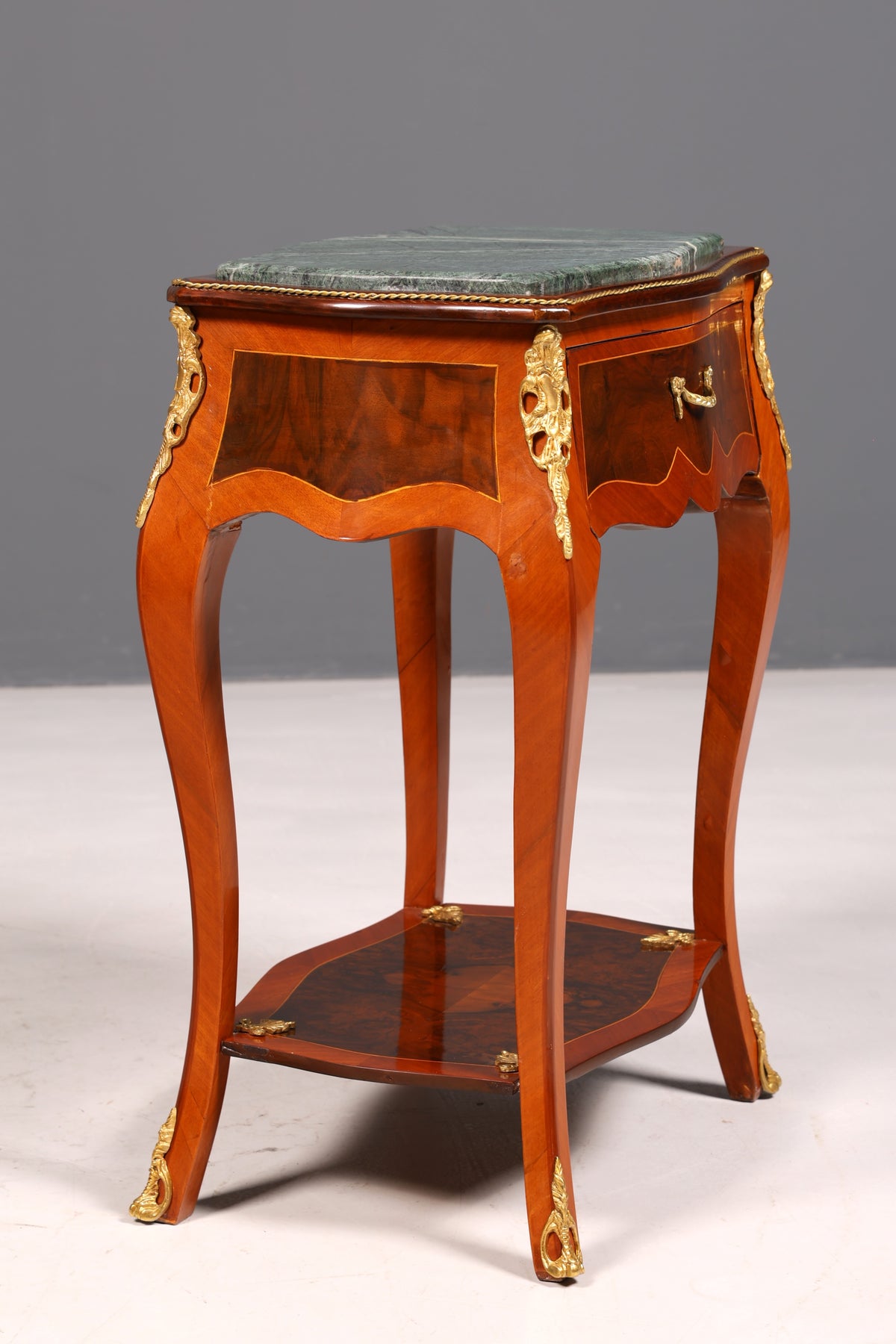 Prachtige Louis XV-bijzettafel in barokstijl, marmeren commode en telefoontafel