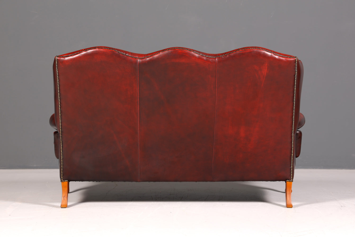 Wunderschönes Original Chesterfield Queen Anne Sofa 3er Sofa Englische Leder Couch Polstersofa Antik England