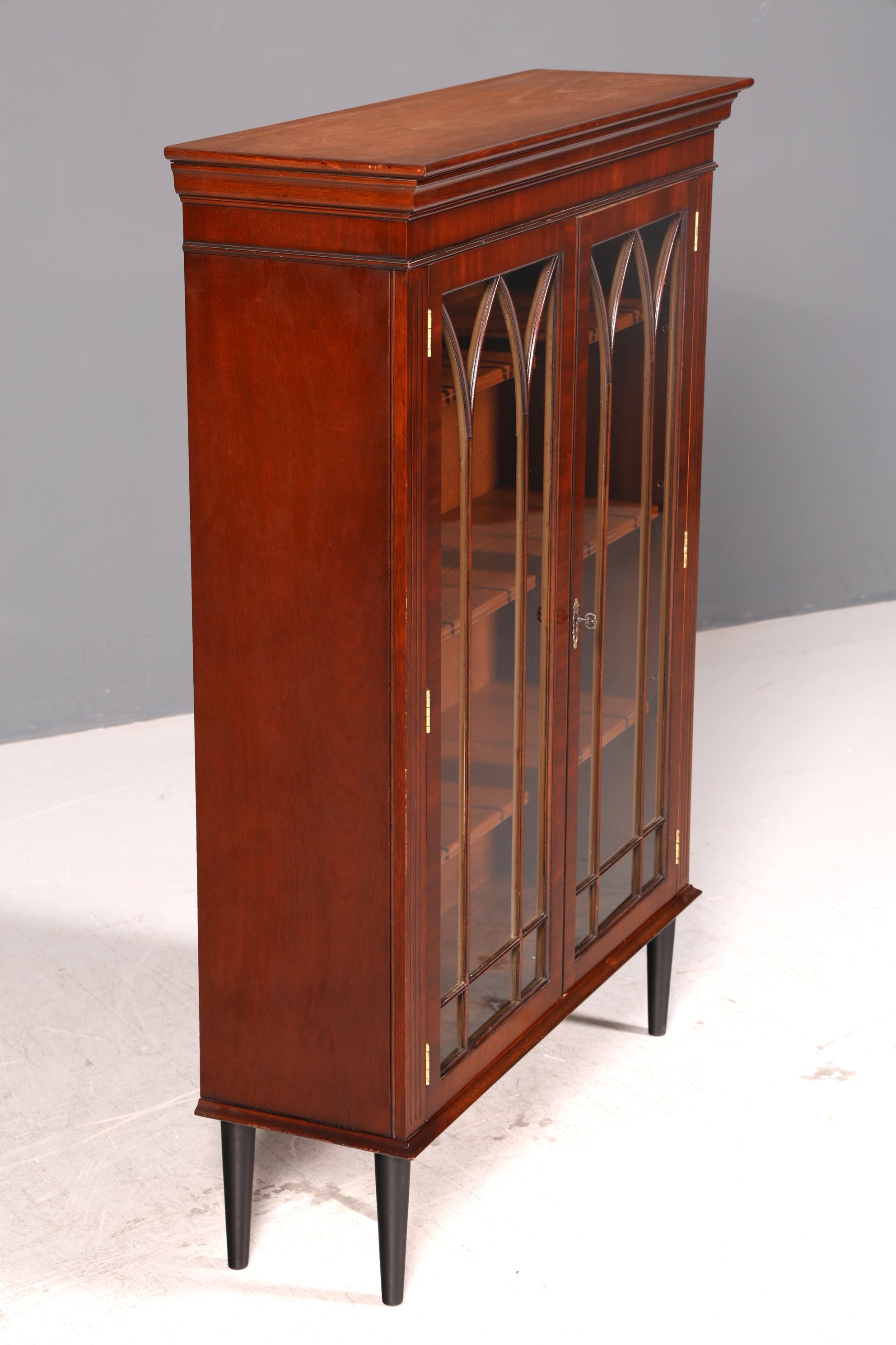 Wunderschöne Englische Vitrine Mahagoni Bücherschrank Glasvitrine Bücherregal Buffet Antik Vintage