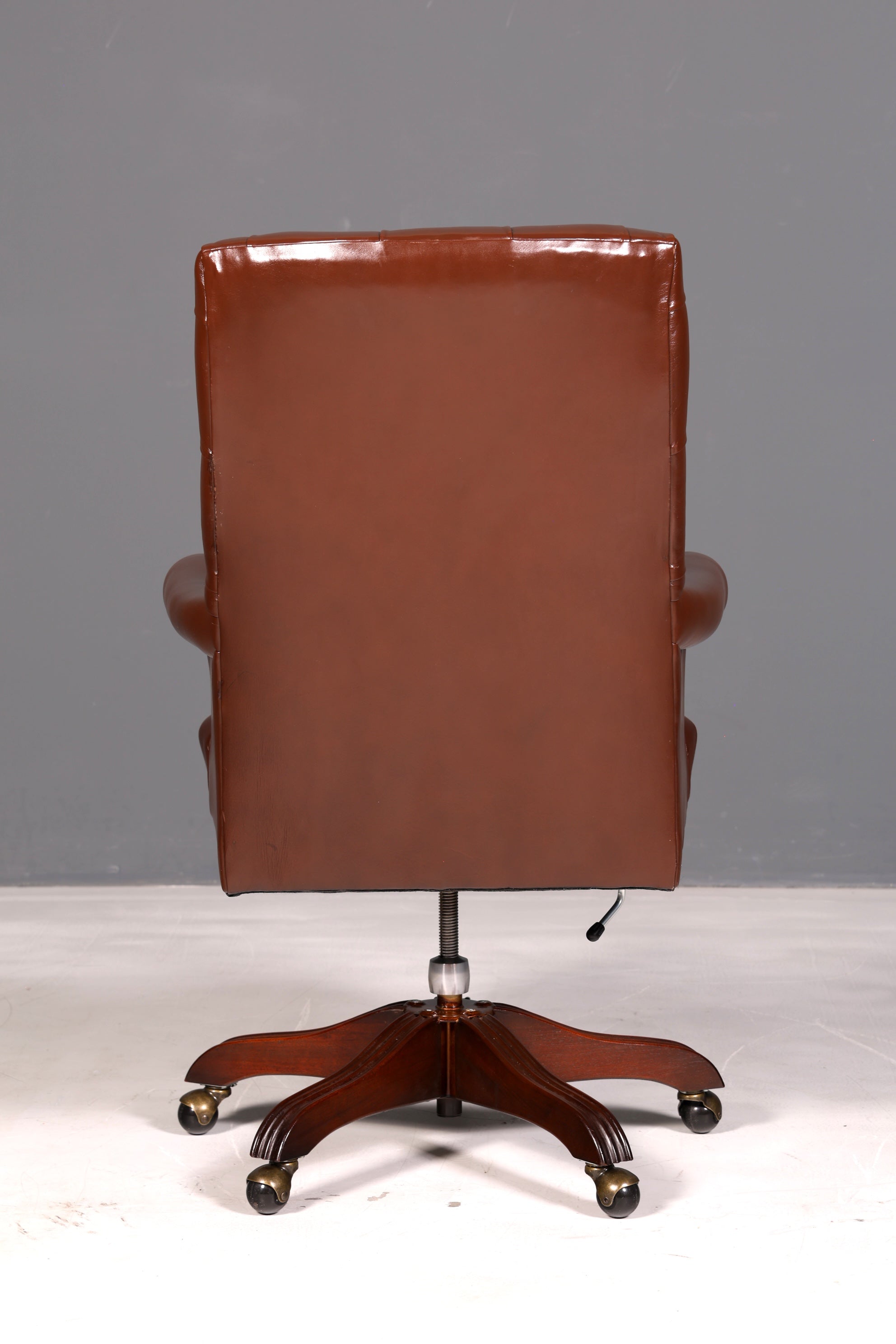Elegante Chesterfield-directiestoel, bureaustoel van echt leer, bruin, draaistoel, werkstoel, kantoorstoel
