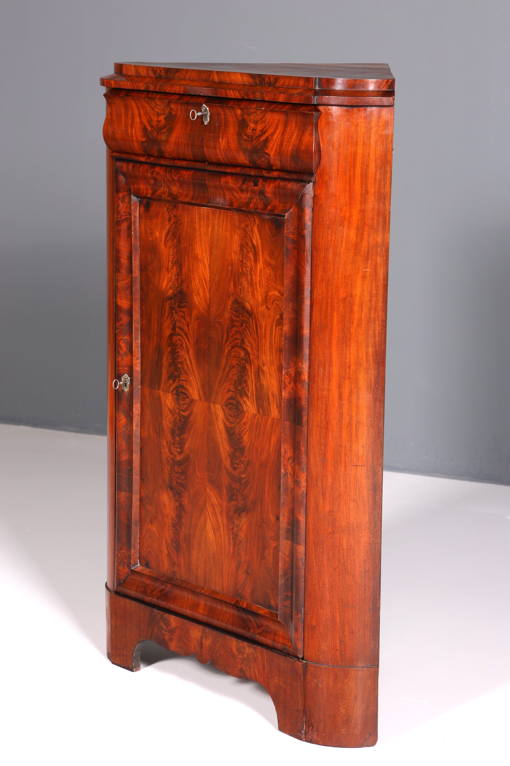 Wunderschöner Biedermeier Eckschrank Vertiko Antik Mahagoni Schrank um 1860