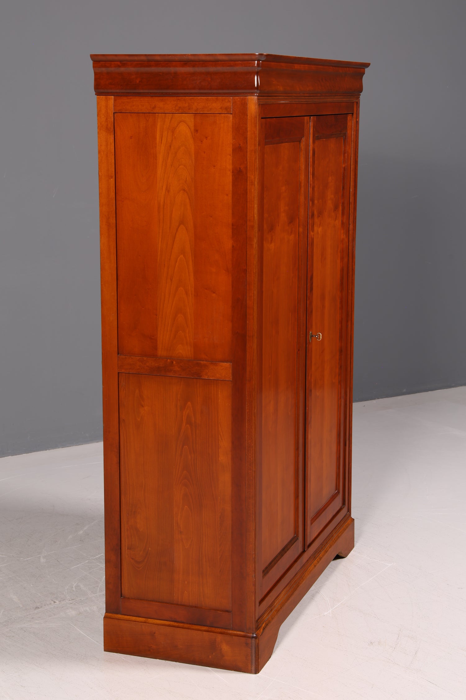 Edler Original Selva Kleiderschrank Kirschholz Dielenschrank Schlafzimmerschrank Wäscheschrank Italienische Möbel Vintage