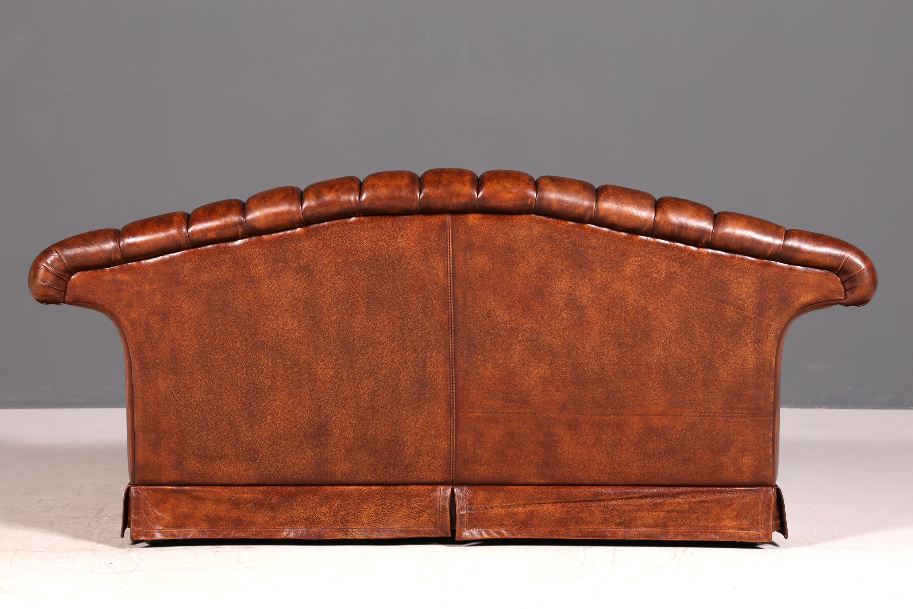 G448 Finish Wunderschönes Original Chesterfield 2er Sofa Englisch Oxblood Leder 2- Sitzer Couch (Kopie)