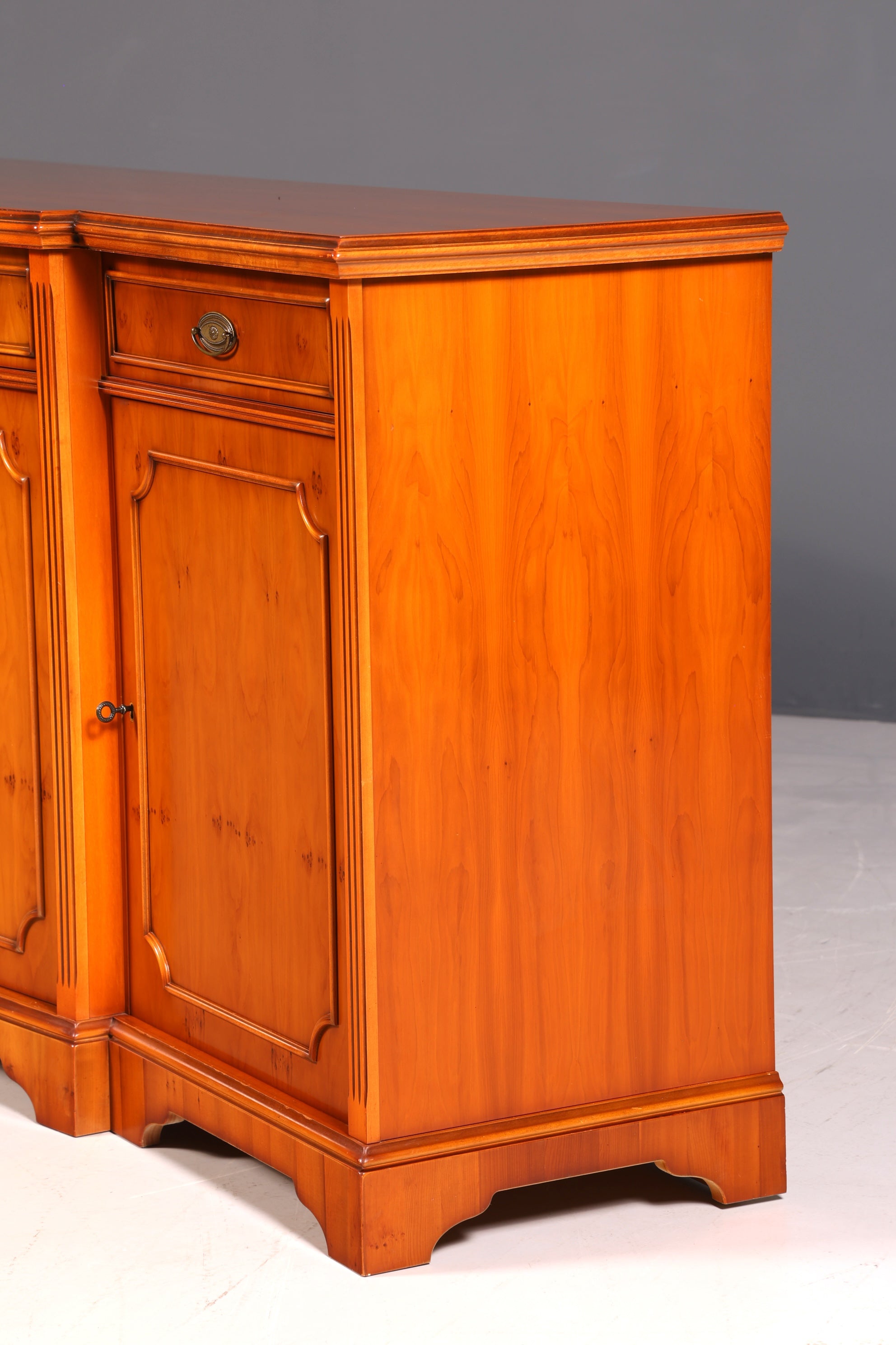 G214 Finish cm Wunderschönes Englisches Sideboard Eibe Schrank Antik Stil Buffetschrank Kommode (Kopie)