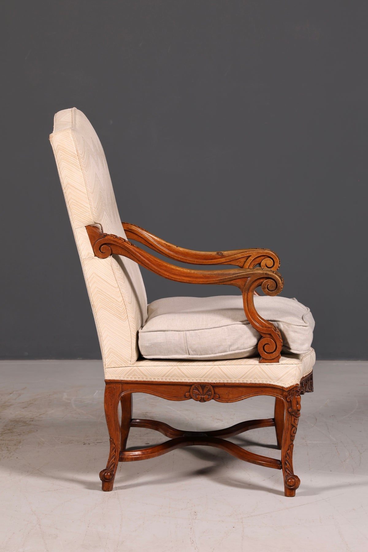 Elegante Louis-Philippe-fauteuil met armleuningen uit de Gründerzeit, antieke fauteuil, gestoffeerde fauteuil, 1 van 2