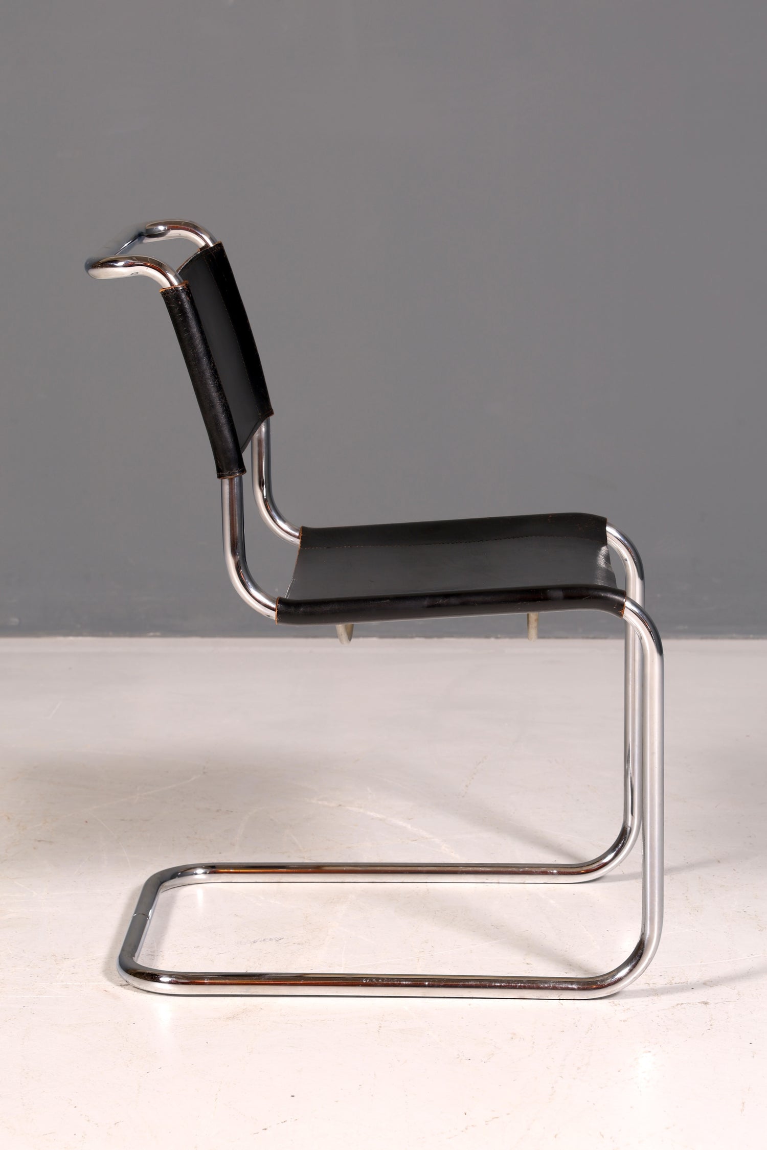 Edler Original Thonet Freischwinger Stuhl Chrom Leder Schwarz Bauhaus Designklassiker Vintage Kragstuhl Esszimmer Stuhl Vintage 1 von 2