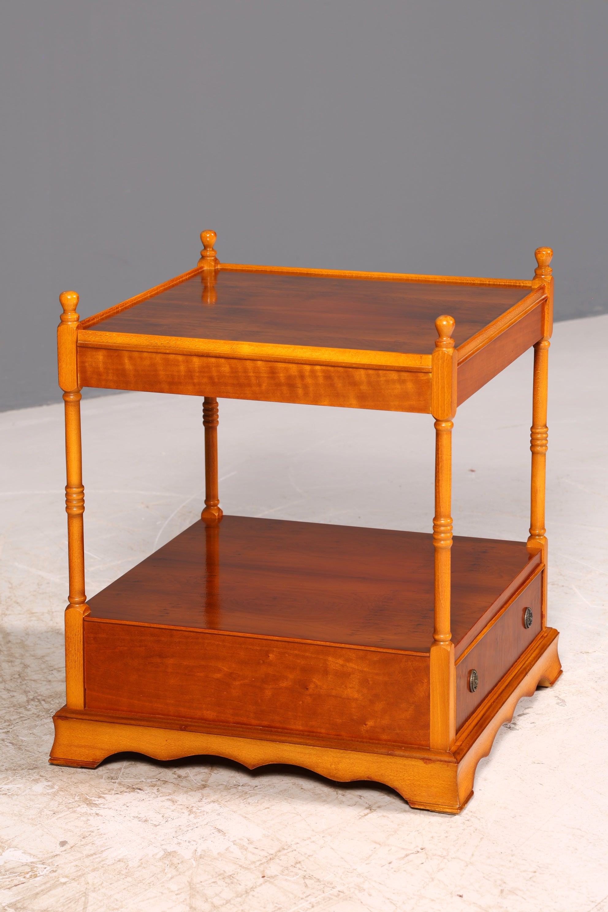 Traumhafter Englischer Couchtisch Beistelltisch Ablagetisch Antik Massivholz
