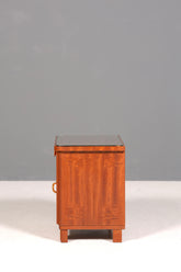 Schlichte Mid Century Kommode Vintage Klappschränkchen Danish Design Nachttisch 2 von 2