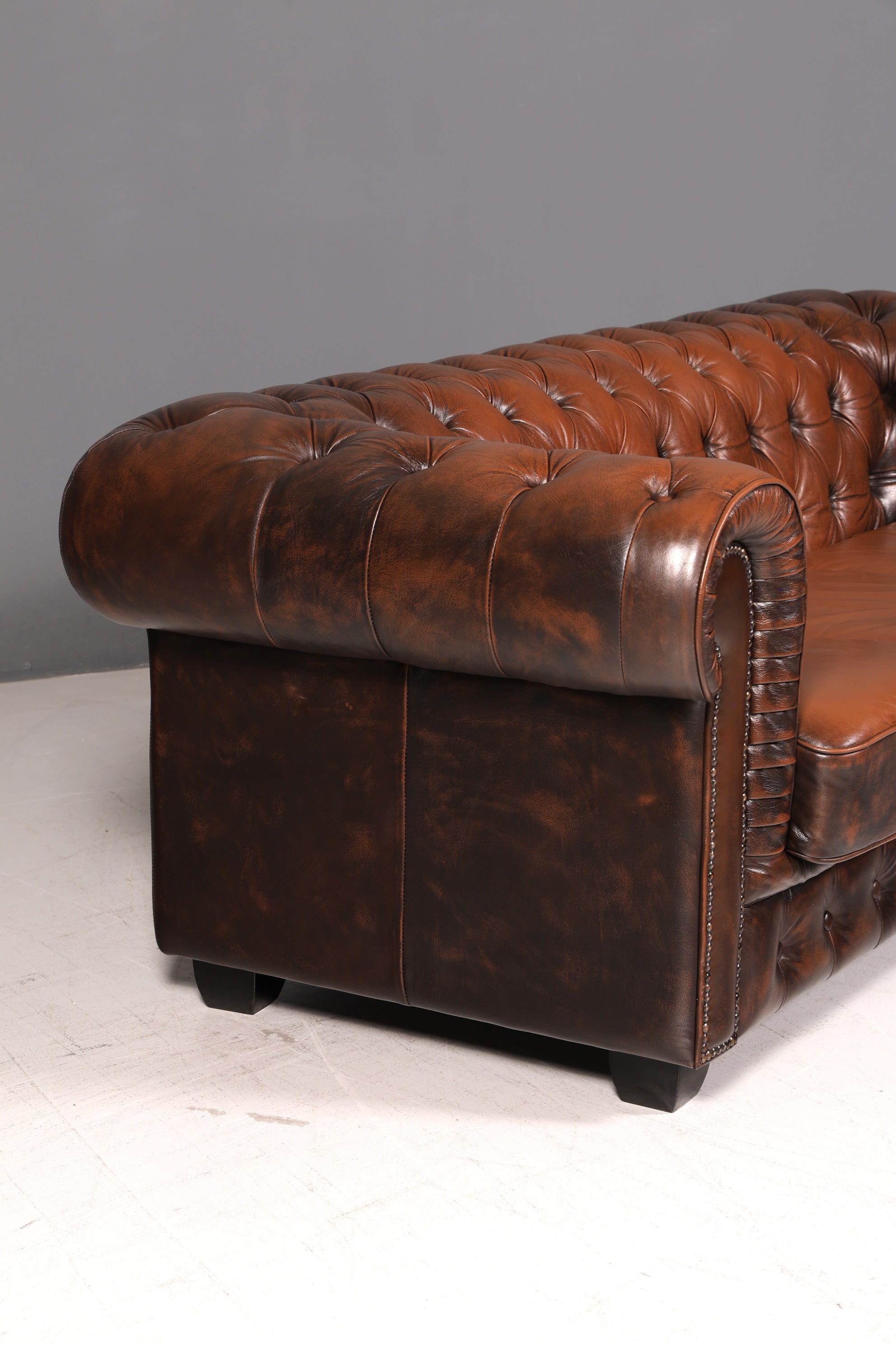 Wunderschönes Original Chesterfield 3-Sitzer Sofa Echt Leder Englische Couch England Polstersofa Antik Vintage Ledersofa