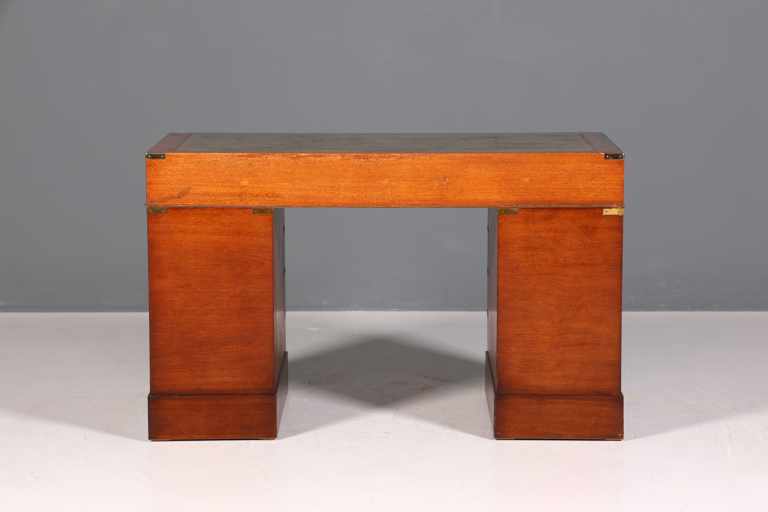 Stilvoller Maritimer Schreibtisch Englischer Military Bürotisch Office Table mit echt Lederauflage