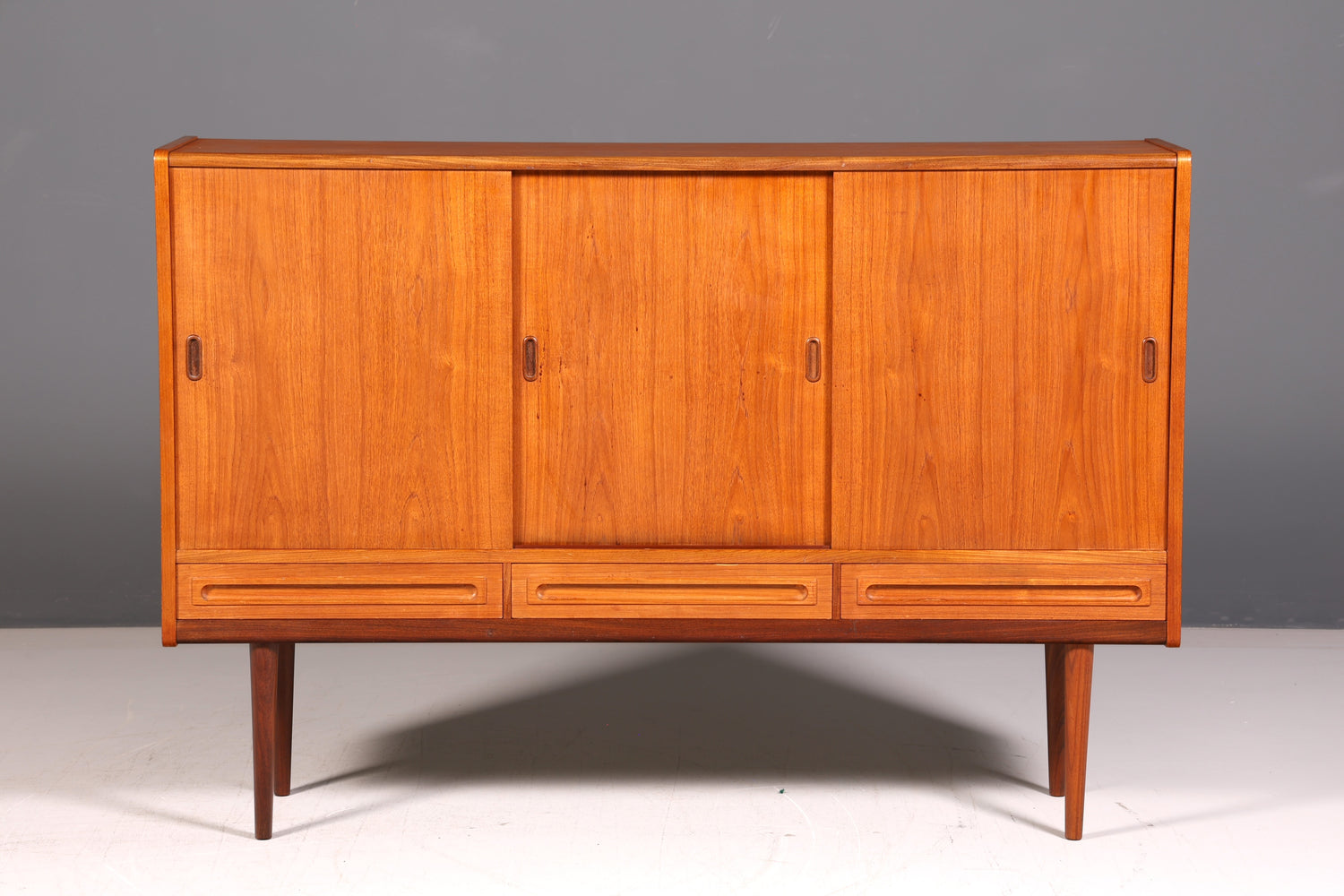 Stilvolles Mid Century Highboard Teak Holz Danish Design Sideboard Schrank Vintage Kommode Skandinavisch