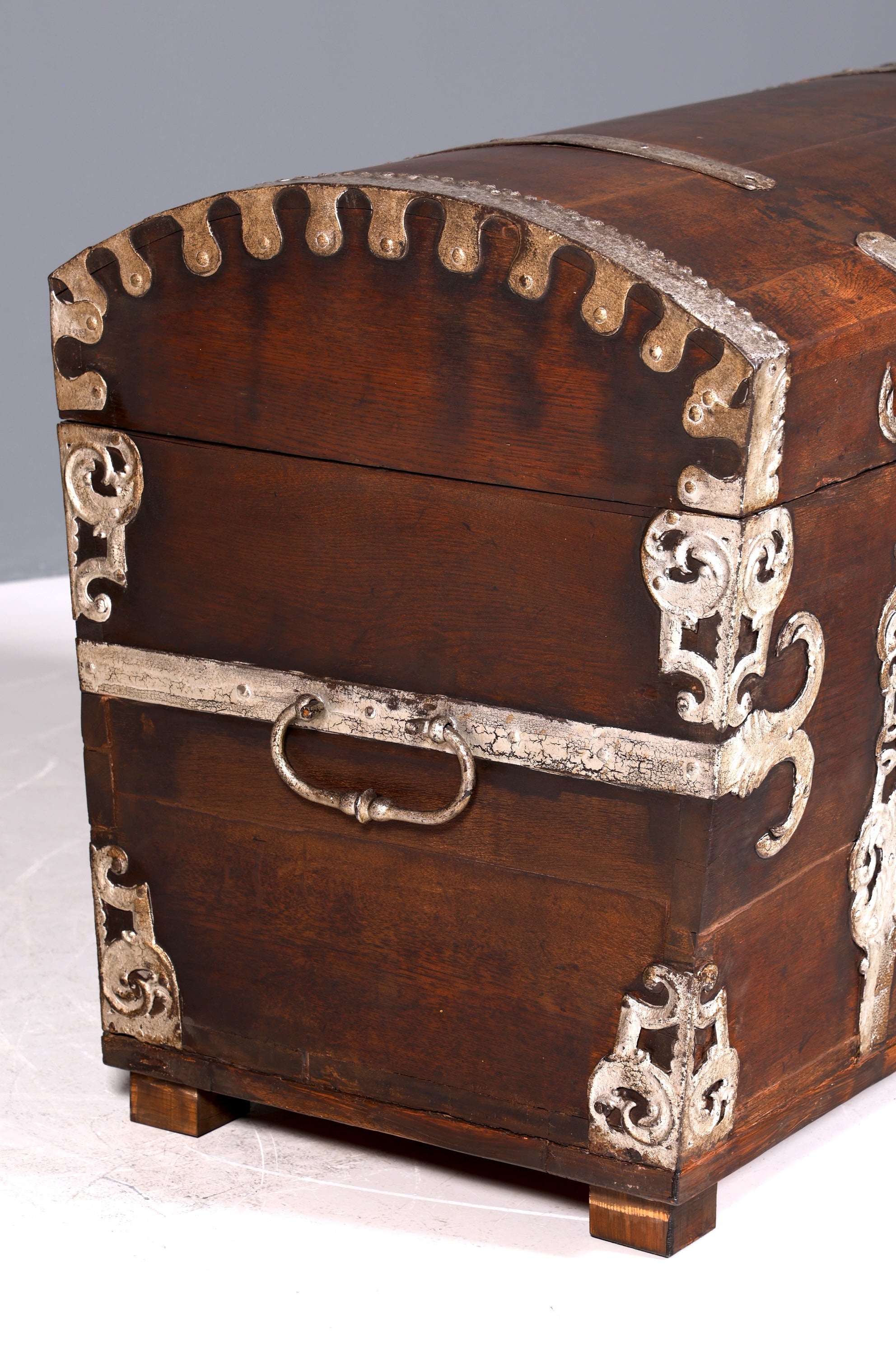 Magnificent original Baroque chest circa 1758, linen chest, solid oak wood, dowry chest, antique box