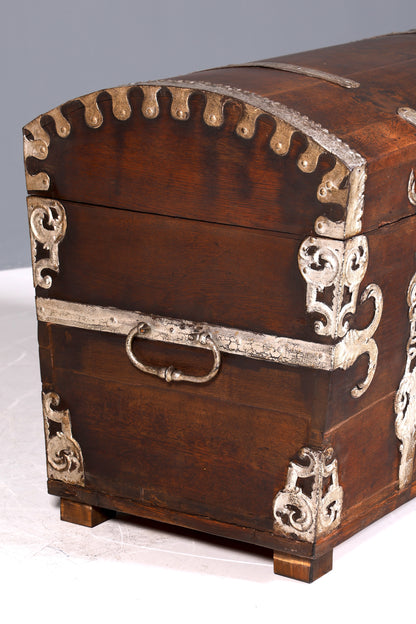 Magnificent original Baroque chest circa 1758, linen chest, solid oak wood, dowry chest, antique box
