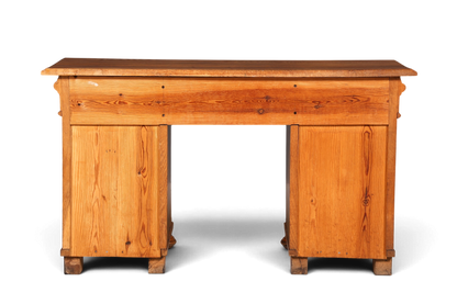 Hauptstadt Möblerei Gründerzeit Schreibtisch aus massivem Holz mit markanter Maserung im Jugendstil Design
