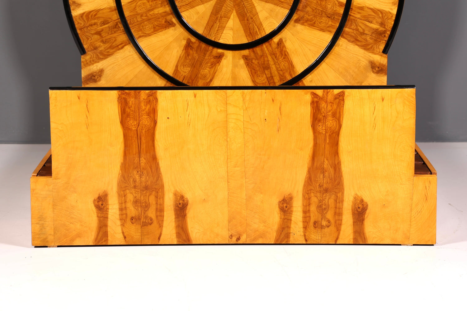 Außergewöhnliches Art Deco Stil Bettgestell "Sun" Birke Schlafzimmer Doppelbett Massivholz Handgefertigt