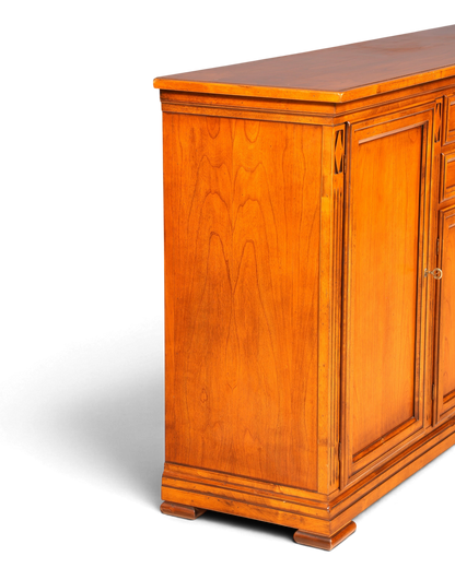 Hauptstadt Möblerei Selva Villa Borghese Sideboard aus massivem Holz im antiken italienischen Stil mit warmer Maserung