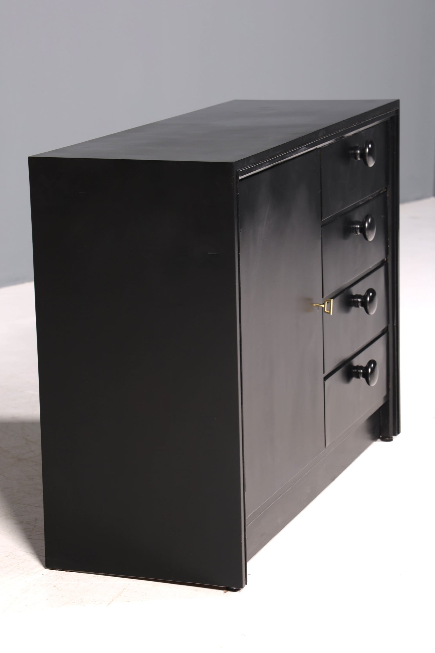 Beautiful Art Deco style sideboard circa 1940, chest of drawers, cabinet