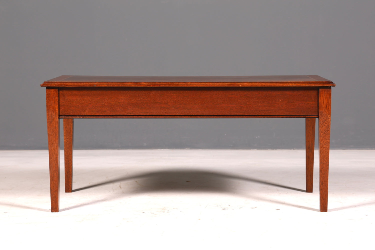 Prachtige Engelse salontafel van mahonie, bijzettafel van echt hout, aflegtafel, woonkamer­tafel