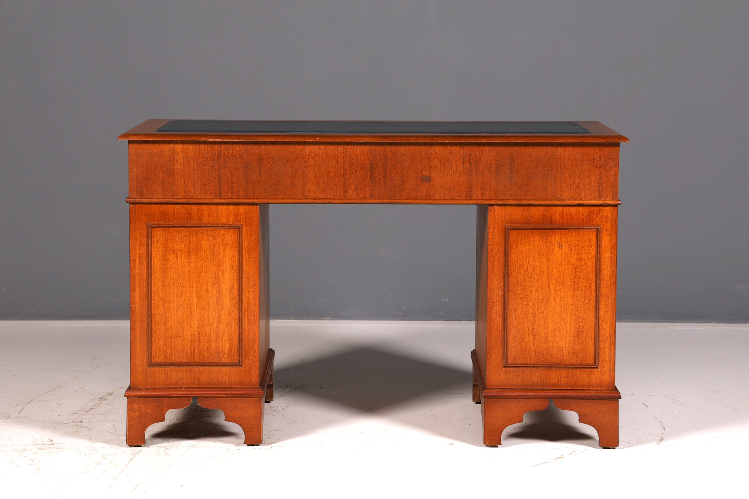 Wunderschöner Englischer Schreibtisch Kirschholz echt Lederauflage Bürotisch Office Desk Antik Vintage
