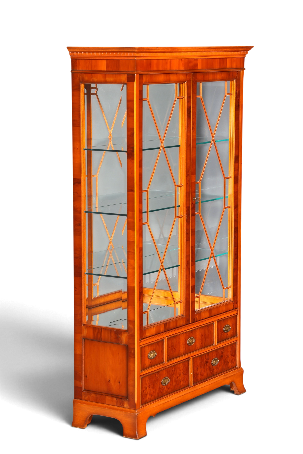 Hauptstadt Möblerei Heldense Vitrine aus Eibenholz mit Glastüren, verstellbaren Einlegeböden und integrierter Beleuchtung
