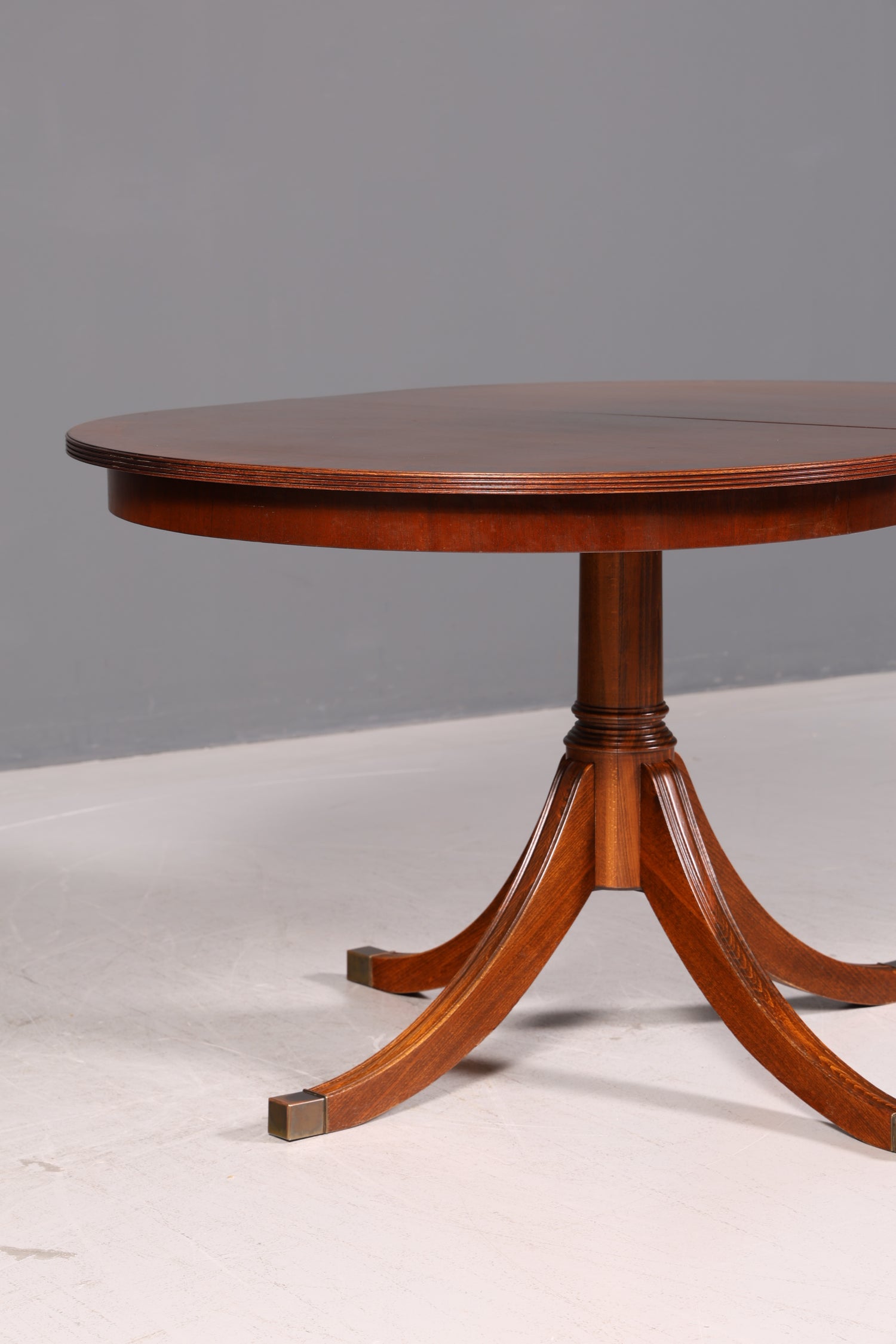 Beautiful English extendable dining table antique style 60s kitchen table mahogany