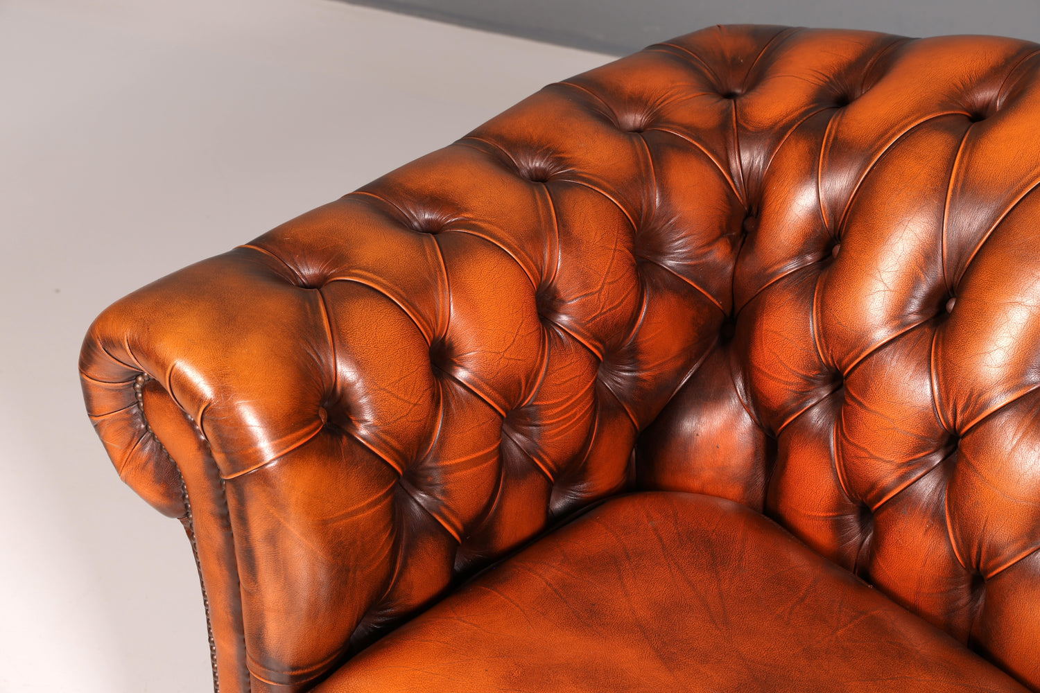 Stilvolles Original Chesterfield Sofa 2-Sitzer Couch Echt Leder Englisch Polstersofa
