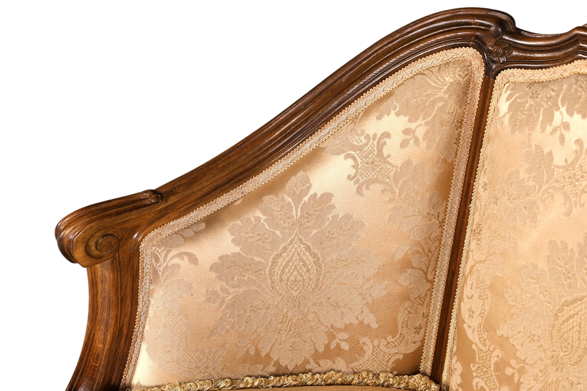 Hauptstadt Möblerei Chippendale Armlehnsessel im Barock Stil mit goldenem Samtbezug und geschwungenem Holzrahmen