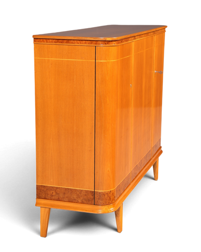 Hauptstadt Möblerei Mid Century Highboard aus massivem Holz mit abgerundeten Kanten und edler Maserung im Retro-Stil