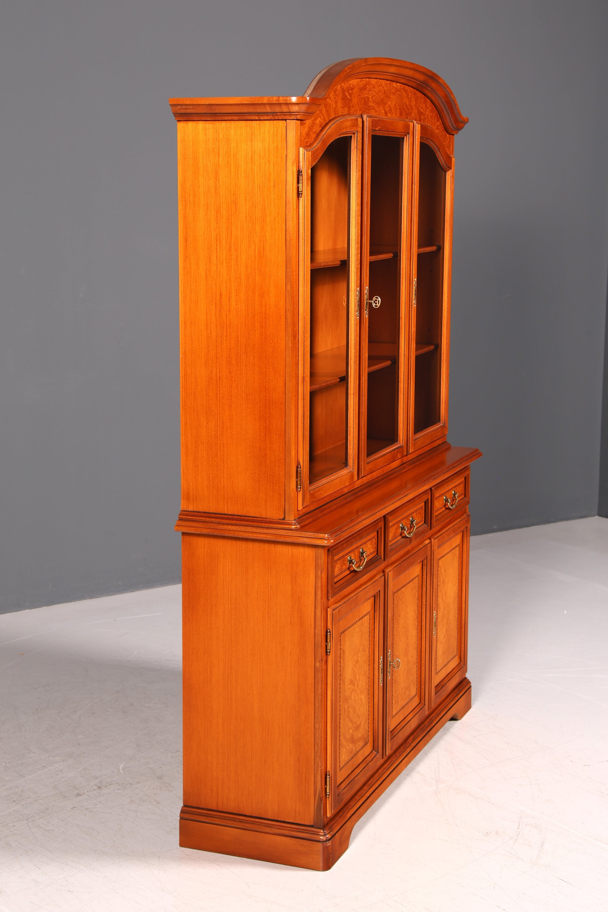 Traumhafte Original Selva Vitrine Epoca Antik Stil Buffet Schrank Bibliothek Kirschholz Glasvitrine