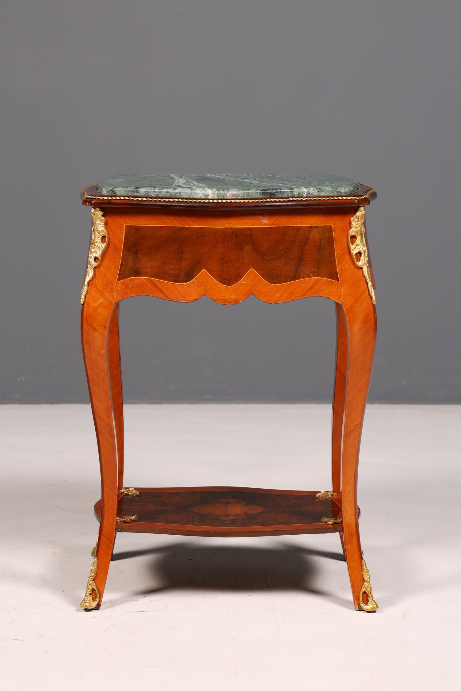 Prachtige Louis XV-bijzettafel in barokstijl, marmeren commode en telefoontafel
