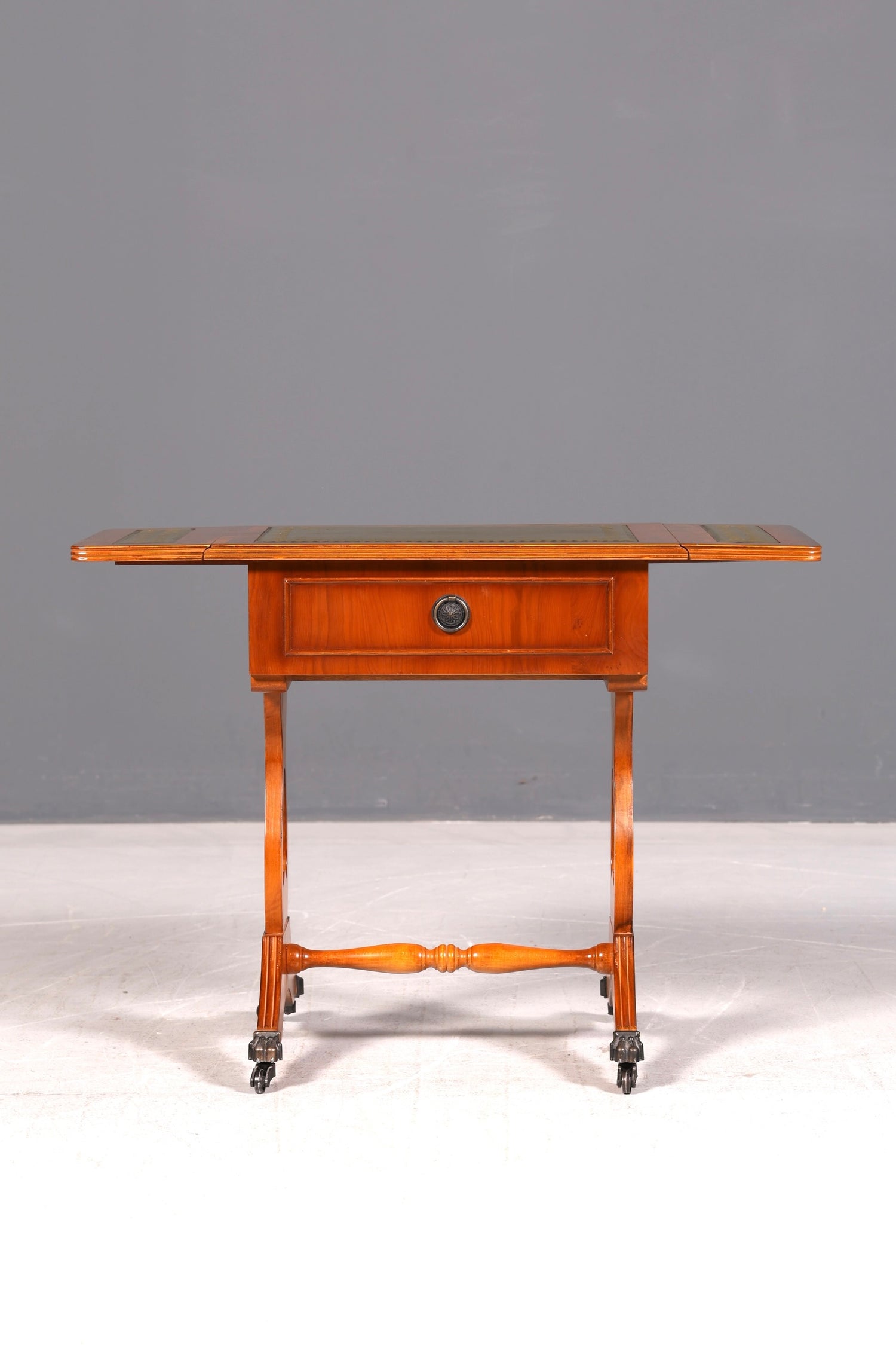 Edler Englischer Klapptisch Beistelltisch Eibe Echt Lederauflage Antik Ablagetisch Vintage Rolltisch Wohnzimmer