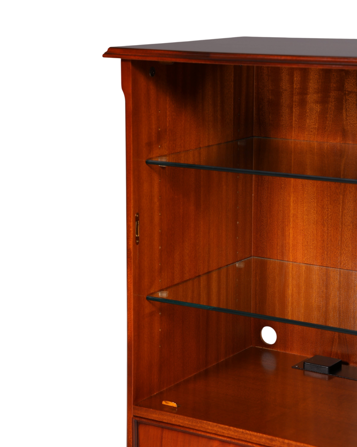 Hauptstadt Möblerei englische Mahagoni Vitrine aus den 60er Jahren mit Glasböden und warmer Holzmaserung