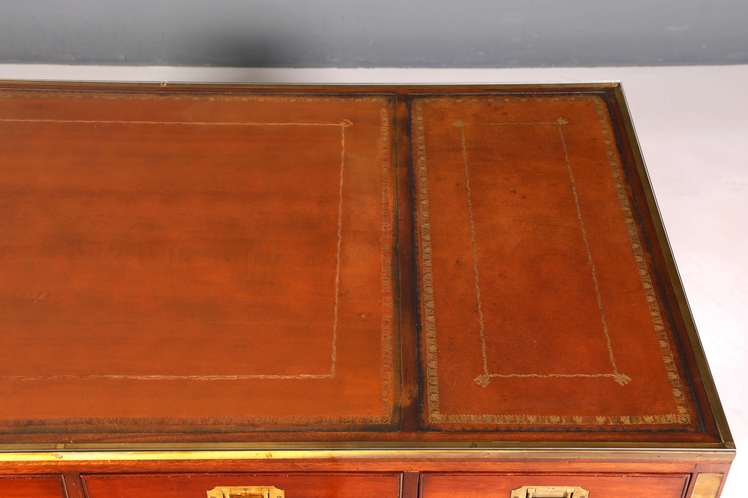 F939 Finish Edler Maritimer Schreibtisch Englischer Military Chest Bürotisch Office Table mit echt Lederauflage