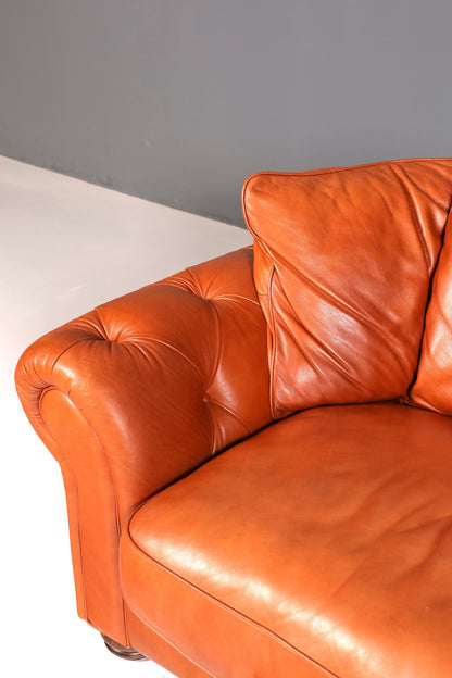 Wunderschönes Chesterfield Design Sofa Englisches echt Leder Couch Cognac Lounge Sofa