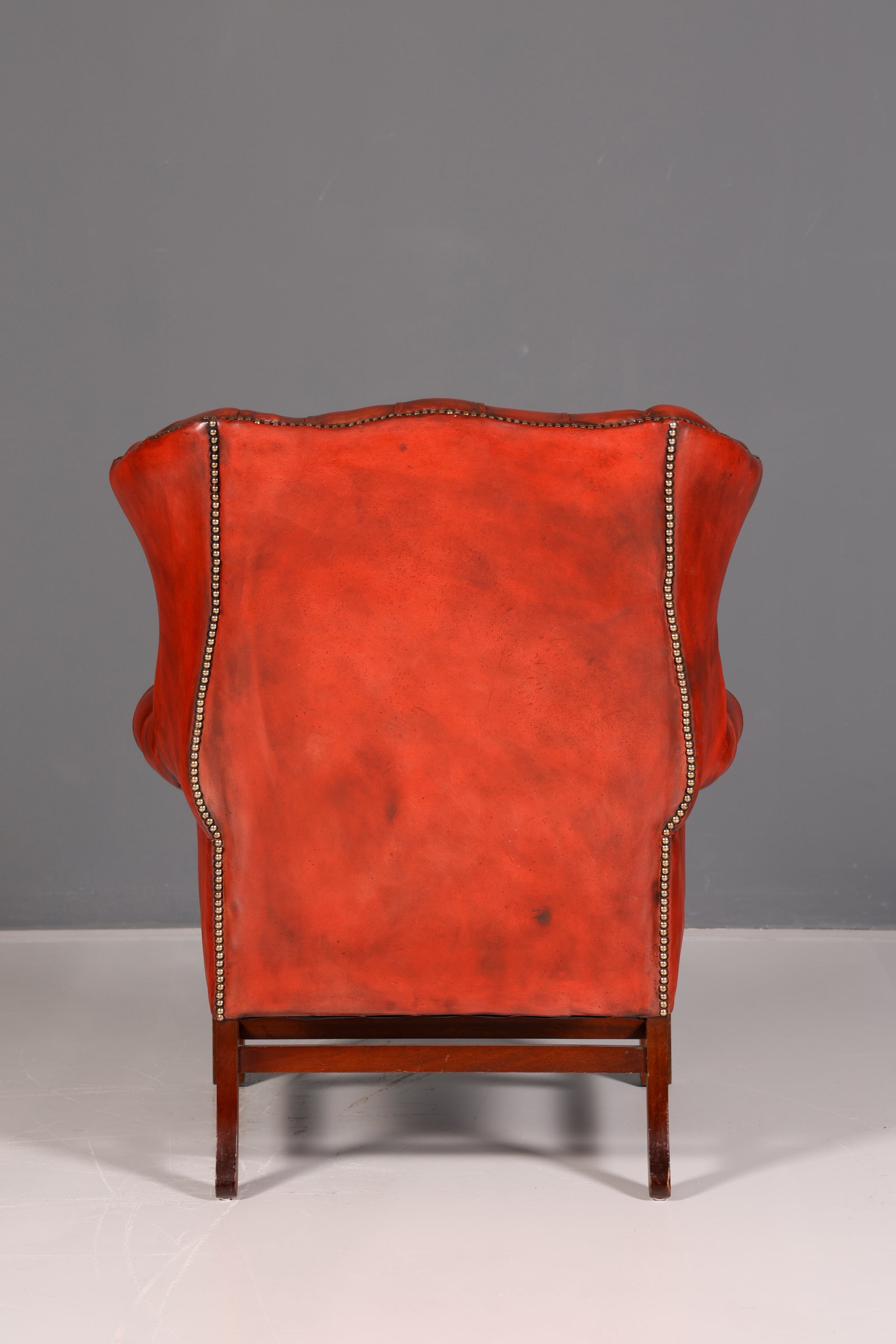 Originele Chesterfield-oortfauteuil met hocker, echt leer, Engelse herenfauteuil, leren fauteuil, antiek, vintage