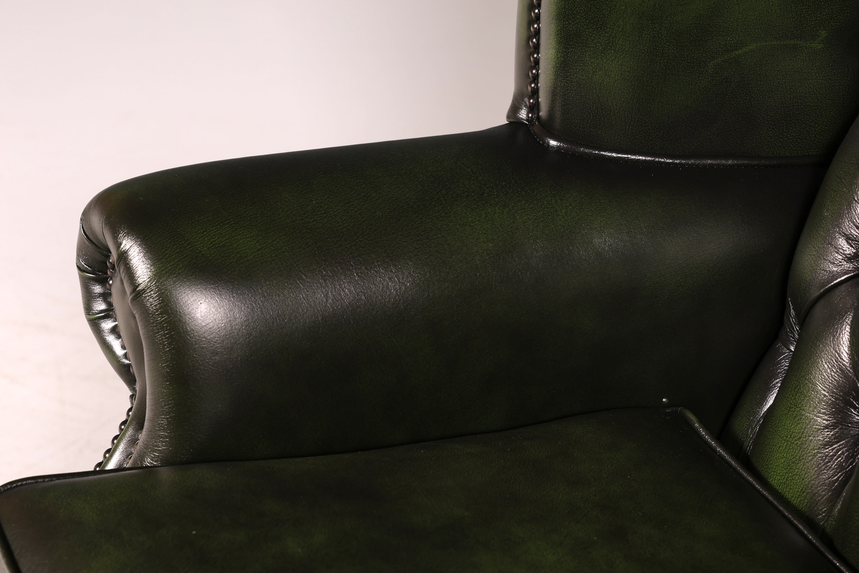 Wunderschöner Original Chesterfield Ohrensessel Grün Echt Leder Kingsgate Englisch Ohrenbackensessel Herrensessel UK