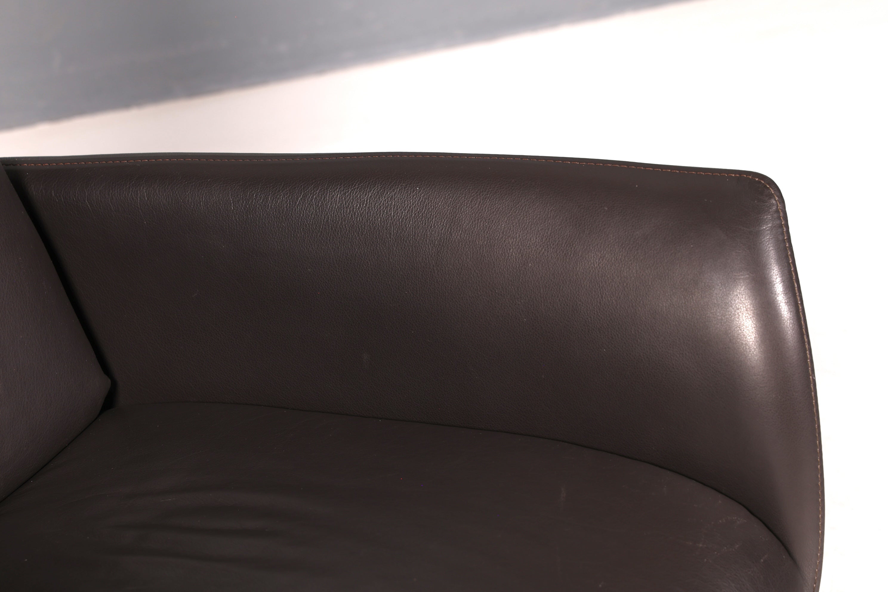 Wunderschöner Mid Century Relaxsessel echt Leder Fernsehsessel elektrisch verstellbar Lesesessel Komfort Design Ledersessel