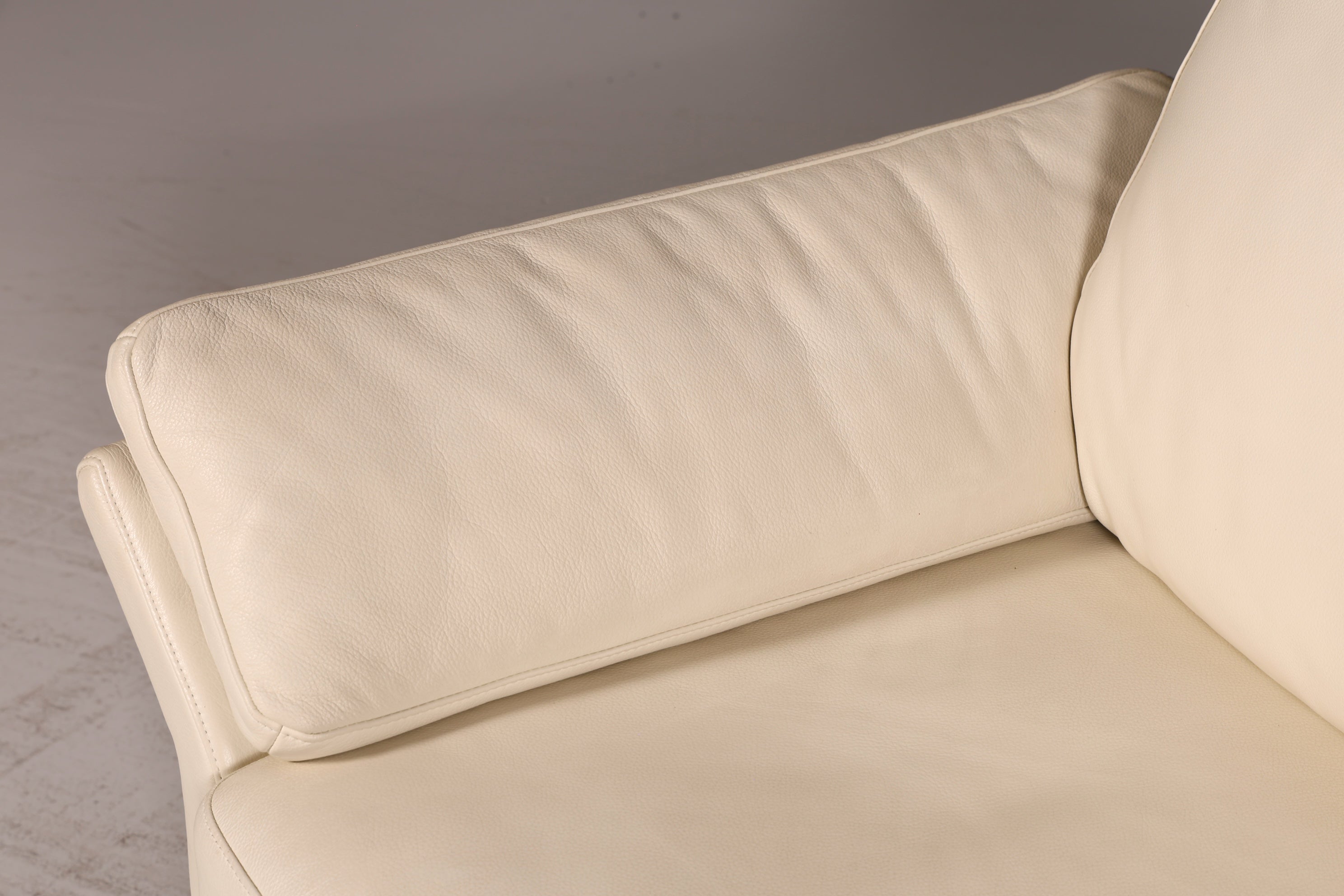 Wunderschönes Original Rolf Benz Sofa Modell 3300 Creme Echtleder 2-Sitzer Couch Designer Ledersofa