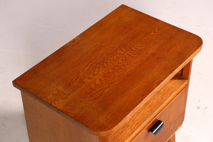 Schlichte Mid Century Kommode Vintage Klappschränkchen Danish Design Nachttisch 1 von 2