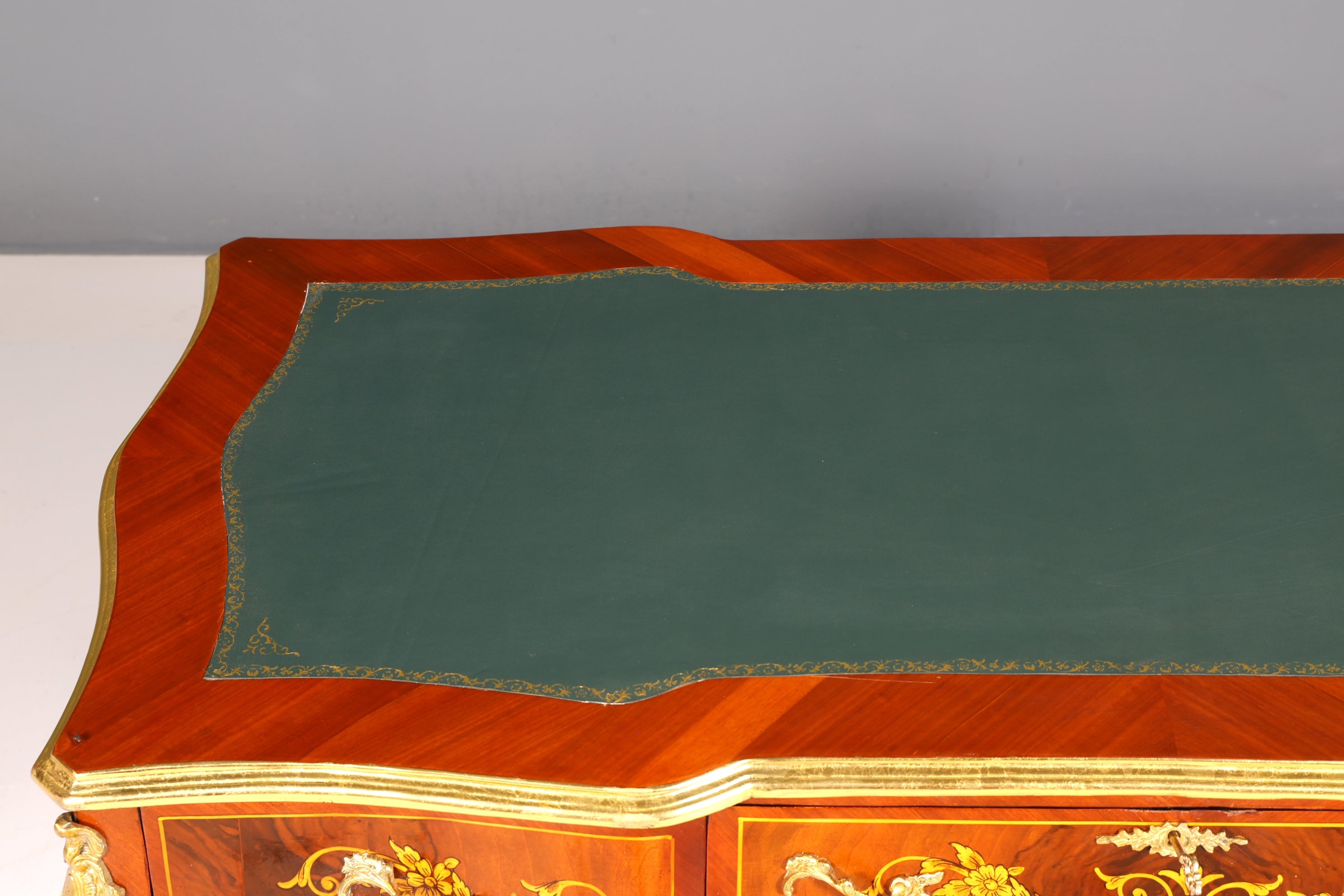 Prächtiger Louis XV Stil Schreibtisch French Desk Antik Stil Bürotisch Echt Holz Messing