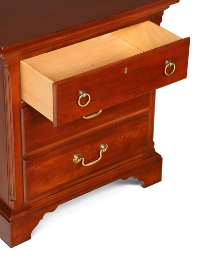 Hauptstadt Möblerei Drexel Heritage Kommode aus Echtholz im Antik-Stil mit zwei Schubladen und Messinggriffen