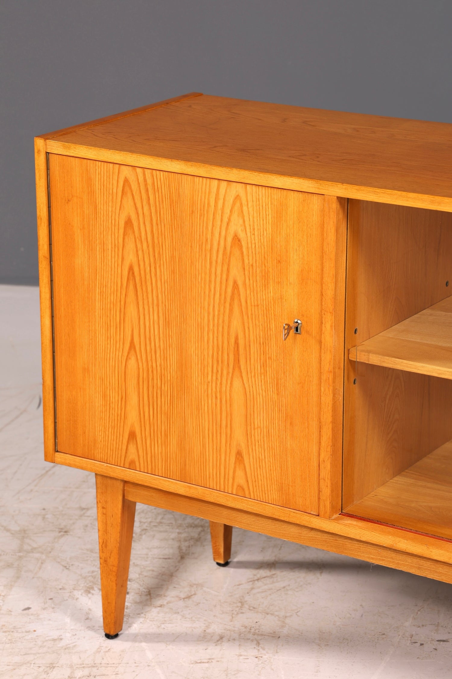 Wunderschönes Original Hellerau Franz Ehrlich Sideboard Modell 602 Mid Century Vitrine Anrichte VEB echt Holz