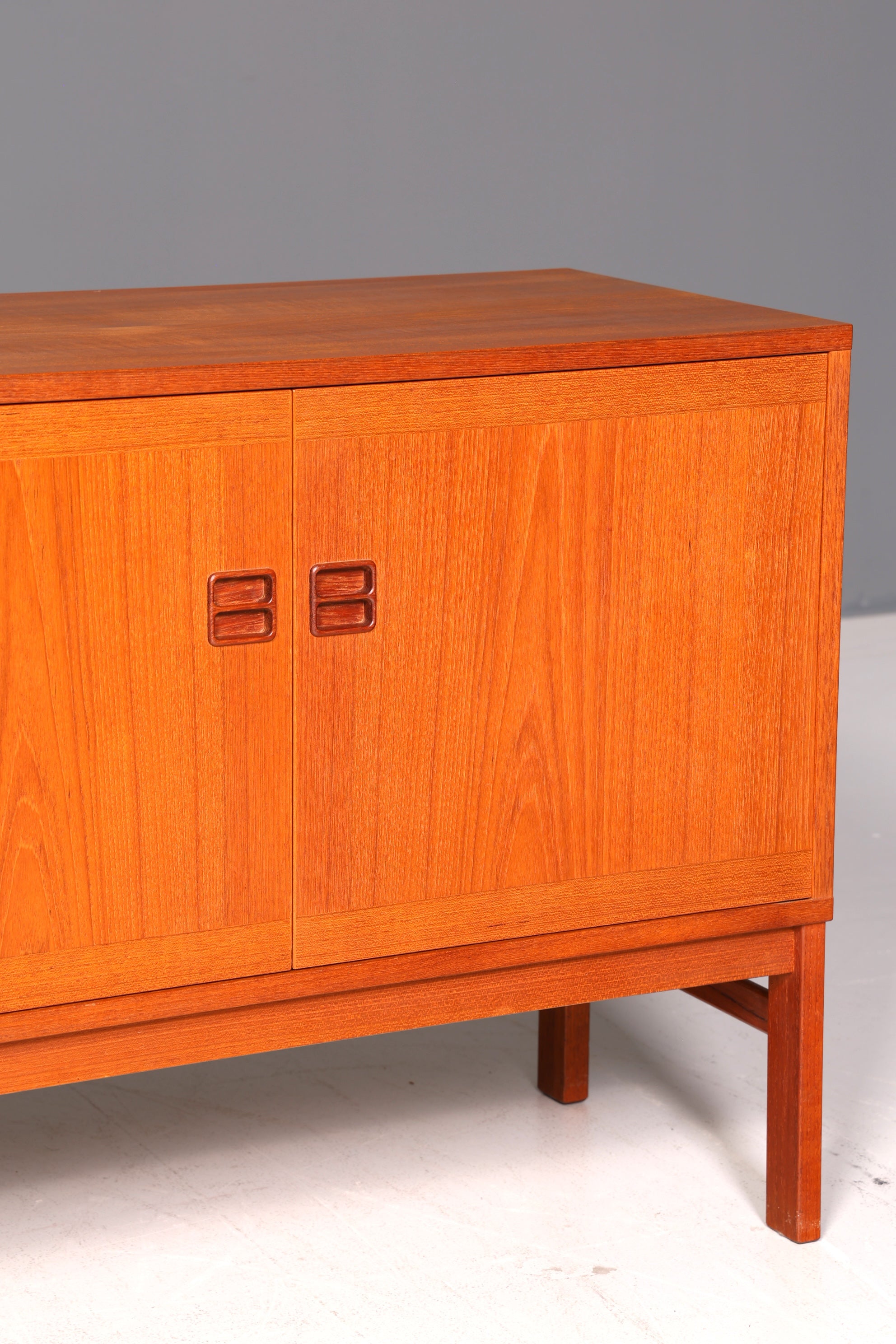 Edle Mid Century Kommode Vintage Schrank Retro Flurkommode 60s Sideboard Regal Designklassiker Holz
