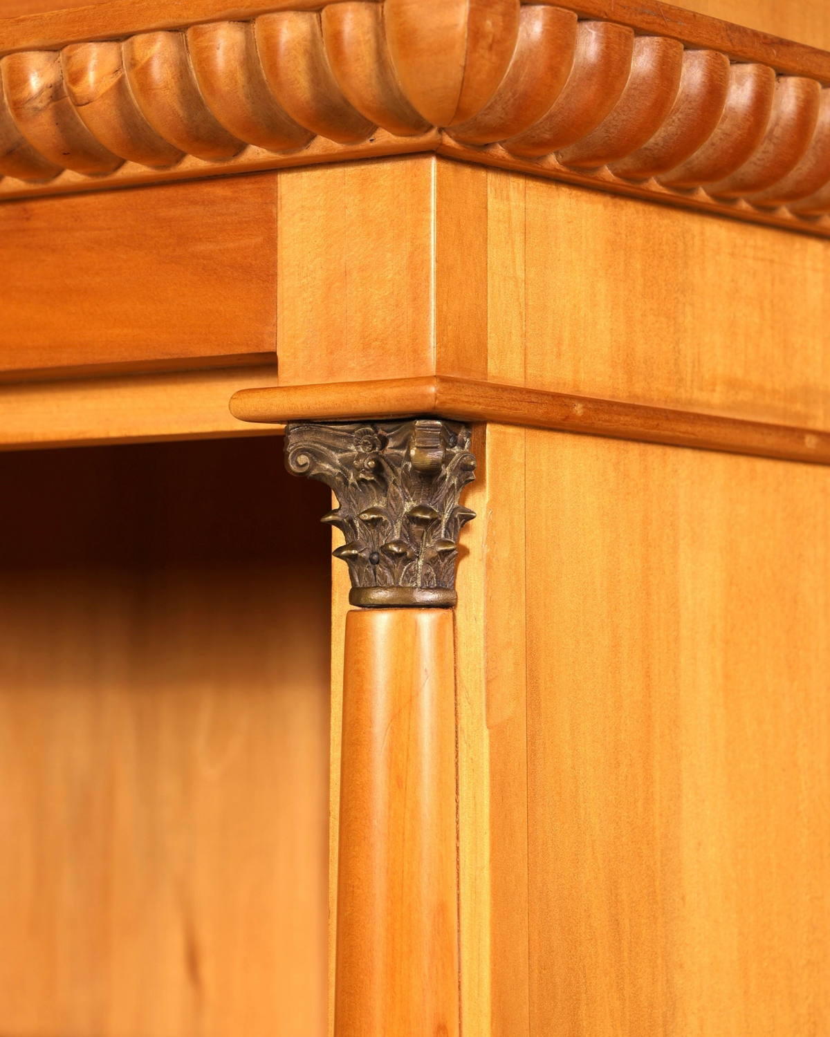 Traumhaftes Regal im Biedermeier Stil Antik Bücherregal Weichholz Buchablage